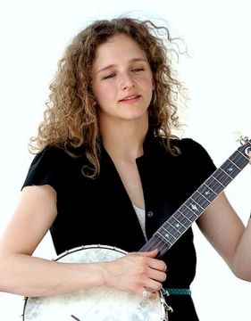 Una foto de la banjoista Abigail Washburn