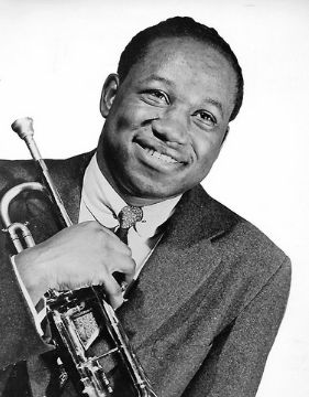 Una foto del trompetista Clifford Brown