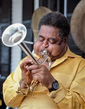 Una foto de Dizzy Gillespie, uno de los trompetistas más famosos