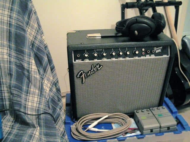 Amplificador de guitarra Fender Frontman 25R (reverberación).