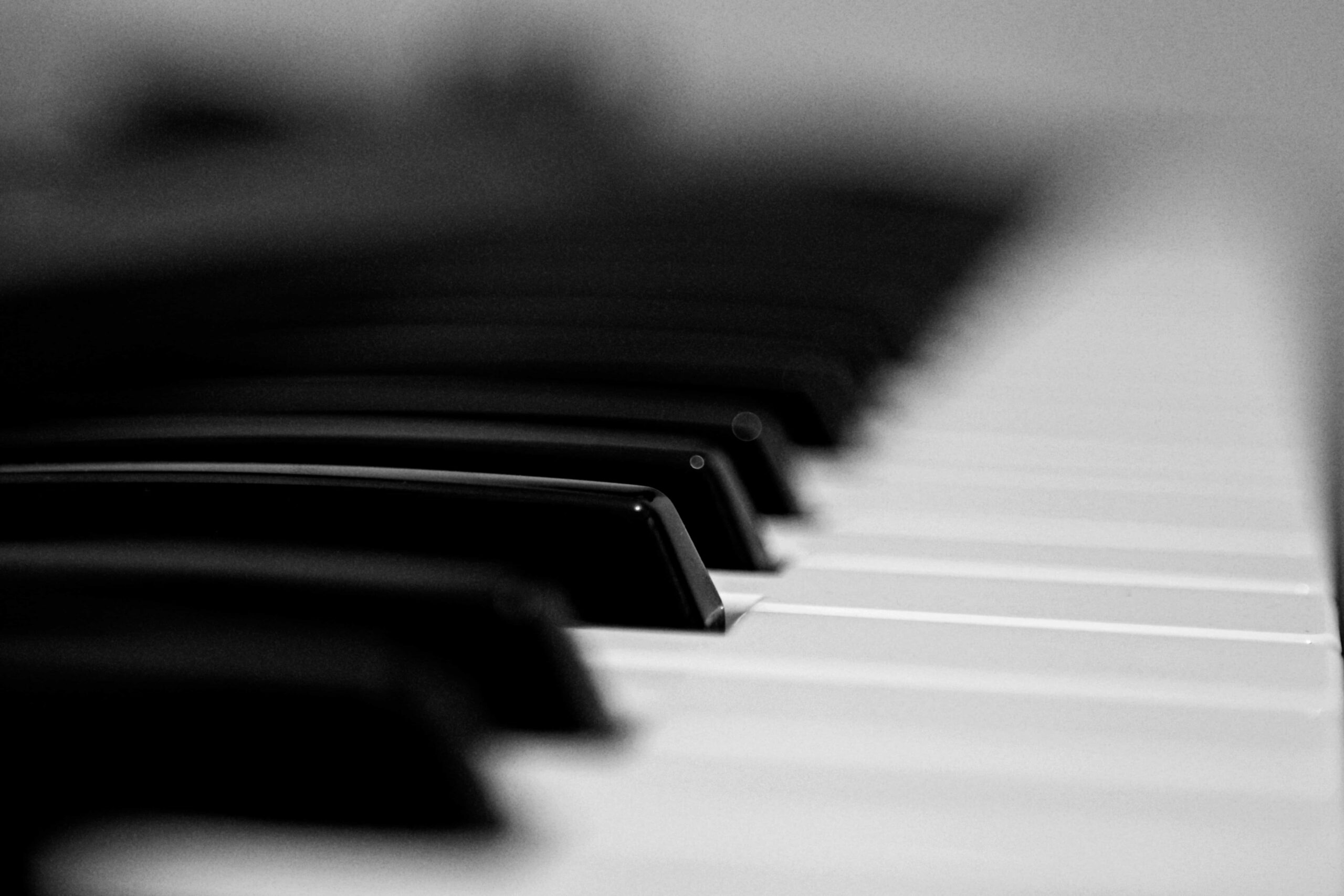 Teclas de piano blancas y negras